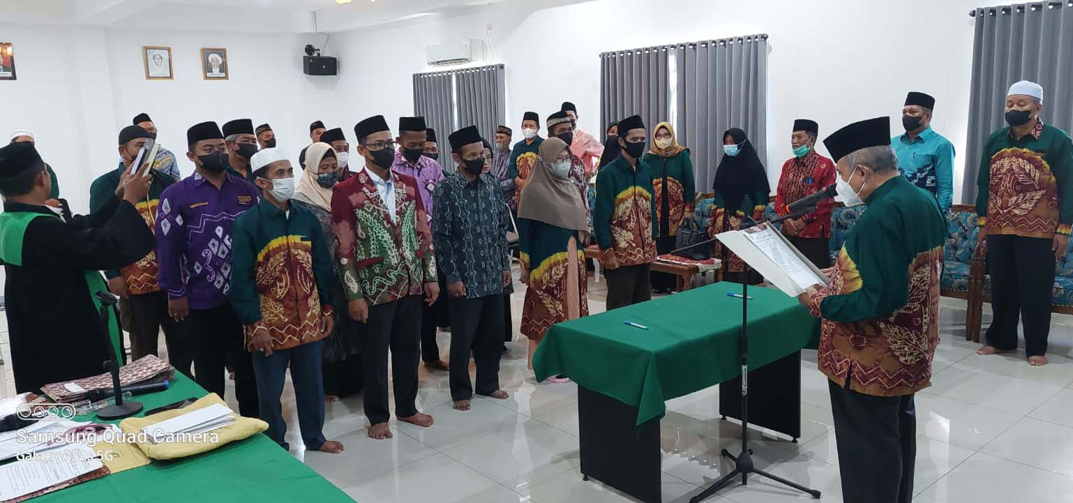 Pekantikan dan Pengambilan Sumpah Jabatan Karyawan dan Karyawati Institut Agama Islam Darussalam Martapura